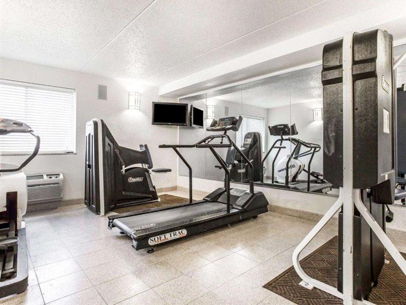 Quality Inn & Suites Coliseum Greensboro Exteriör bild