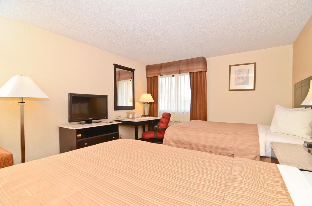 Quality Inn & Suites Coliseum Greensboro Exteriör bild