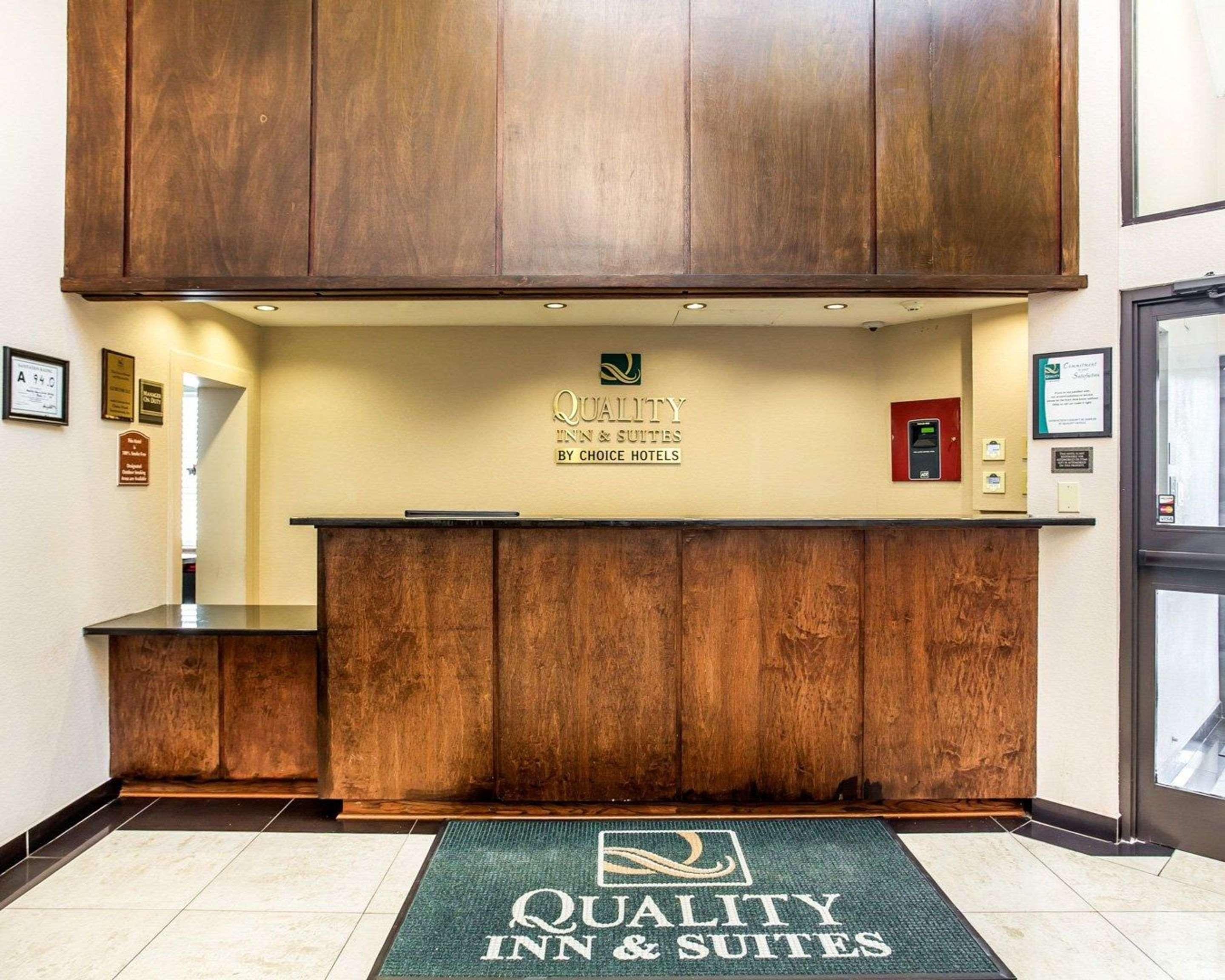 Quality Inn & Suites Coliseum Greensboro Exteriör bild
