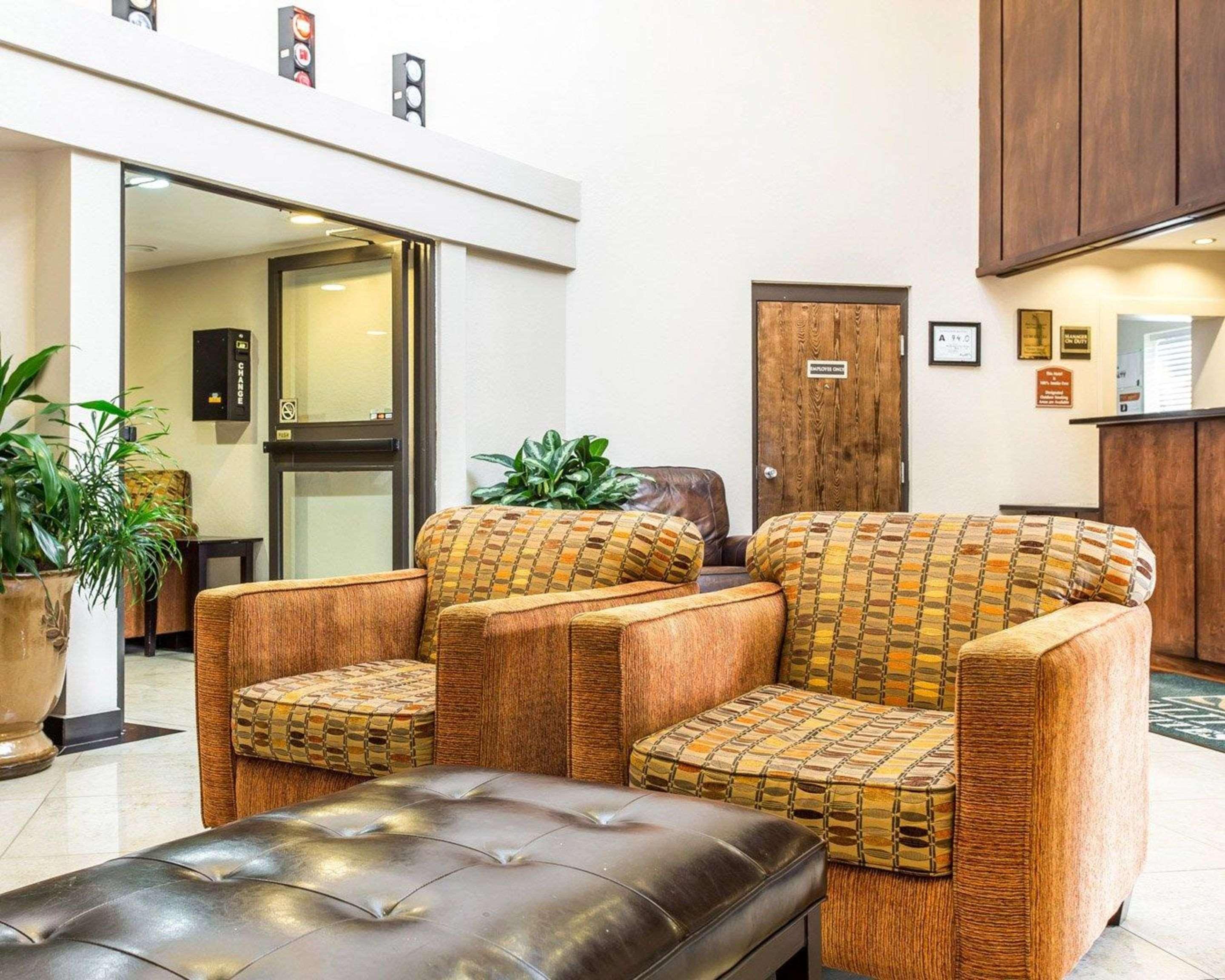 Quality Inn & Suites Coliseum Greensboro Exteriör bild