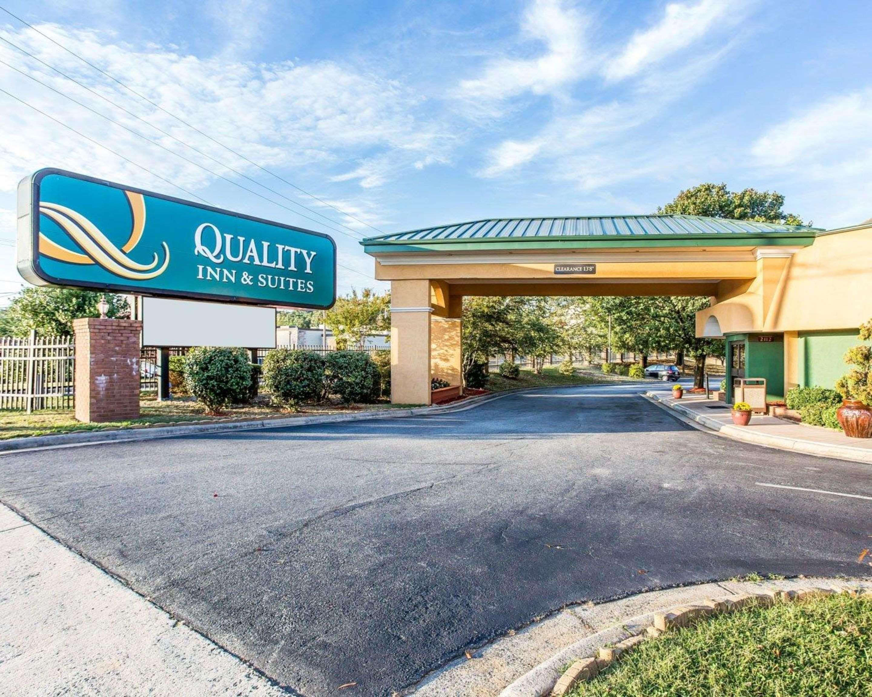 Quality Inn & Suites Coliseum Greensboro Exteriör bild