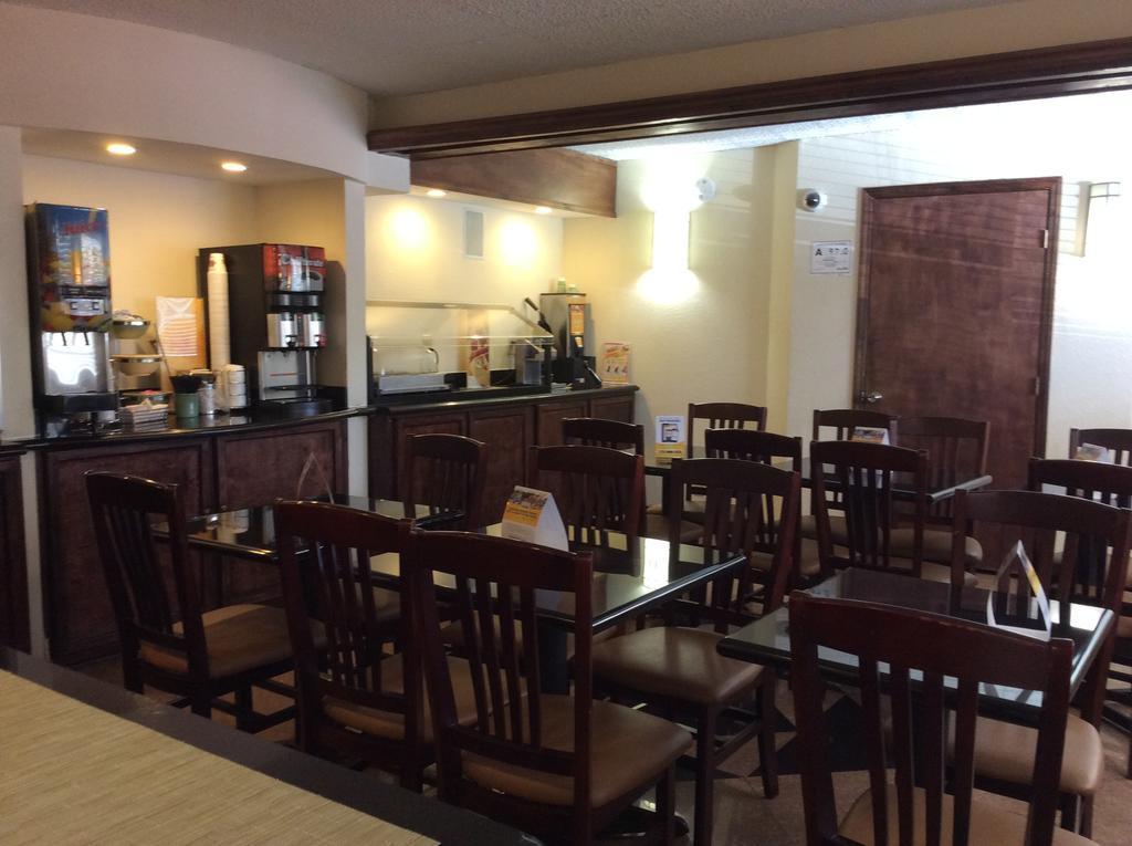 Quality Inn & Suites Coliseum Greensboro Exteriör bild