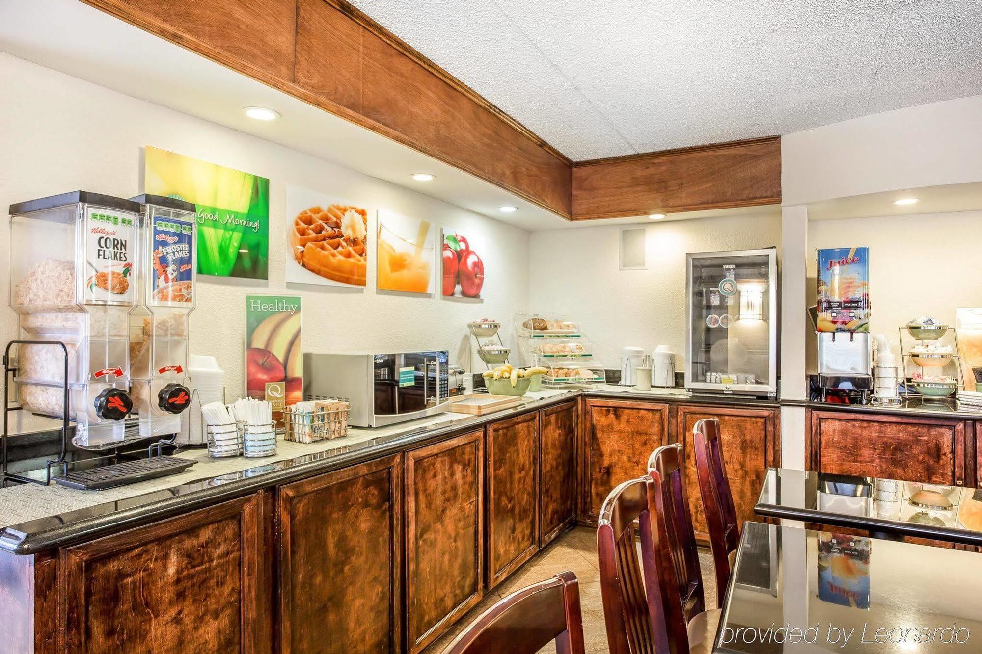 Quality Inn & Suites Coliseum Greensboro Exteriör bild