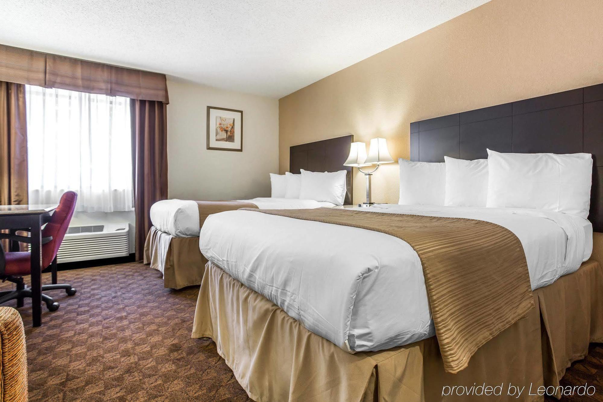 Quality Inn & Suites Coliseum Greensboro Exteriör bild
