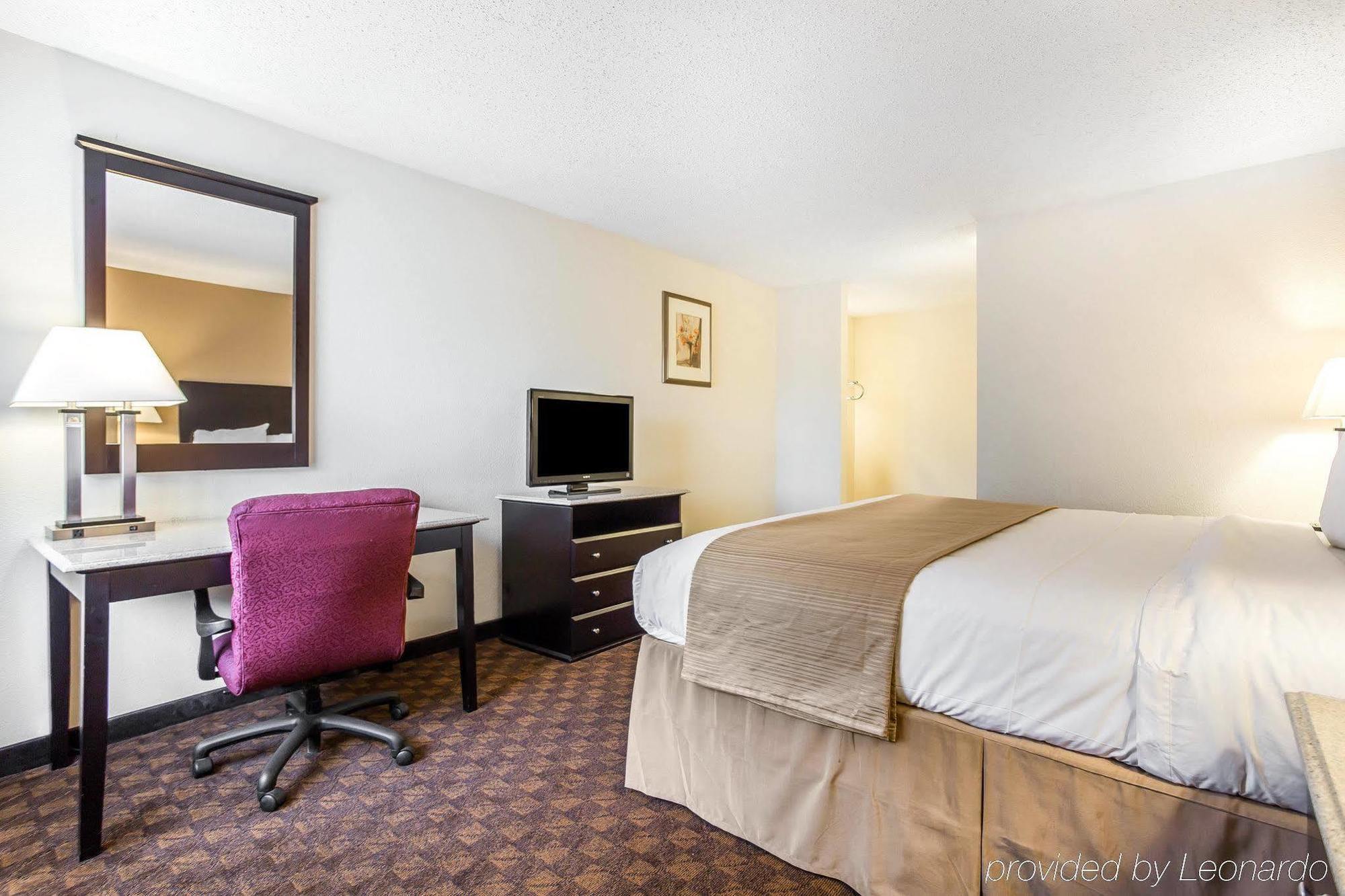 Quality Inn & Suites Coliseum Greensboro Exteriör bild