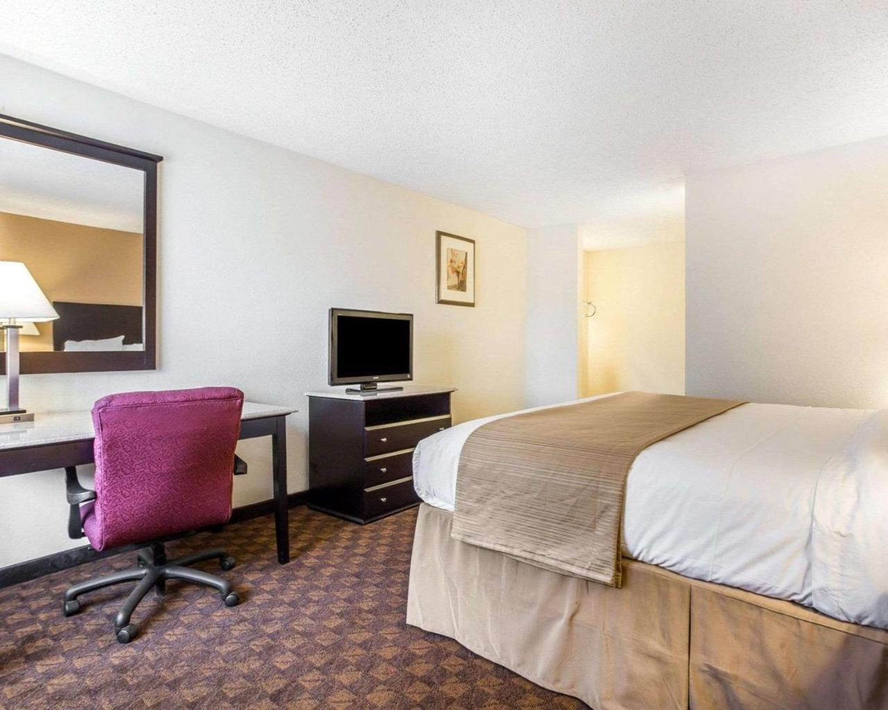 Quality Inn & Suites Coliseum Greensboro Exteriör bild