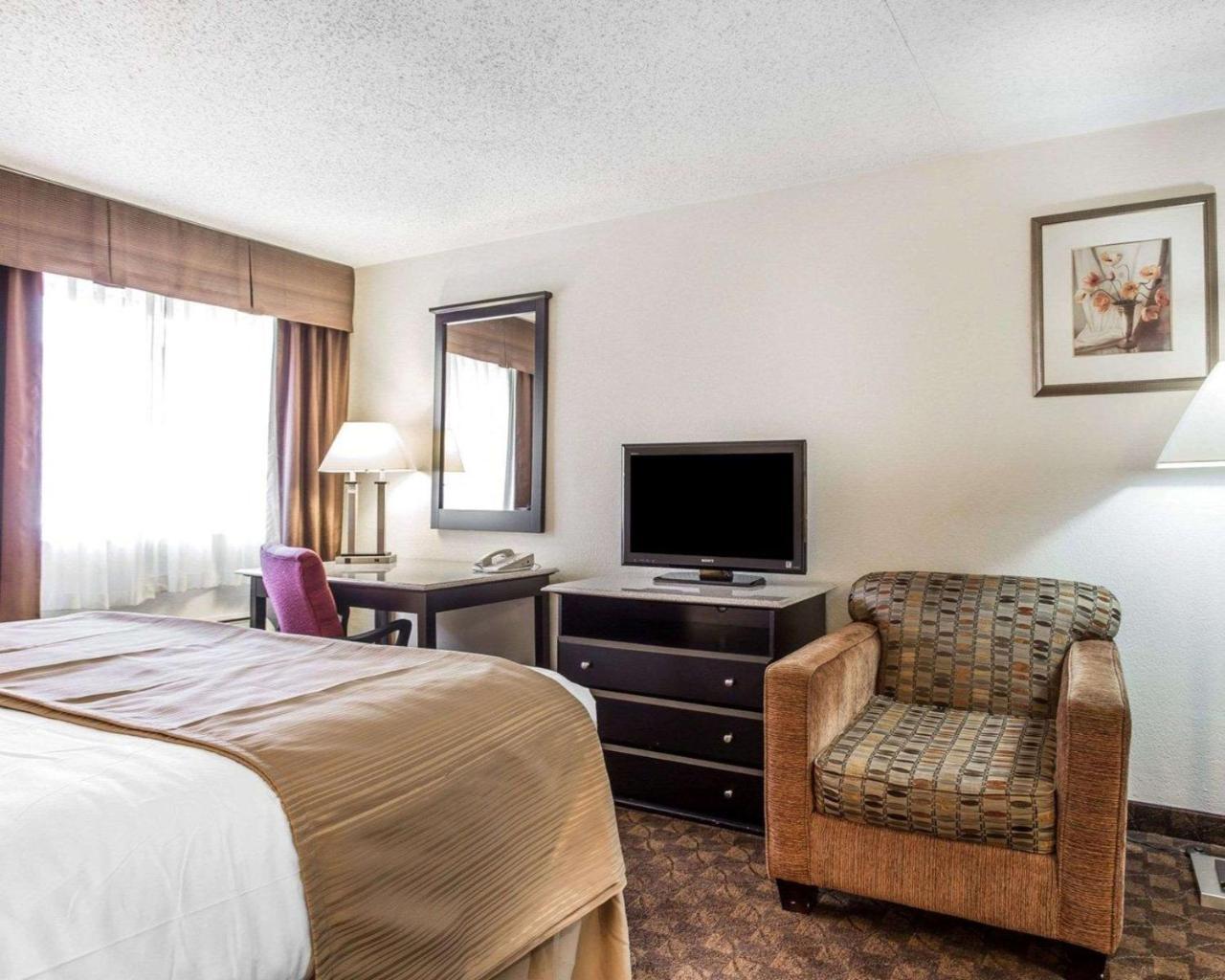 Quality Inn & Suites Coliseum Greensboro Exteriör bild