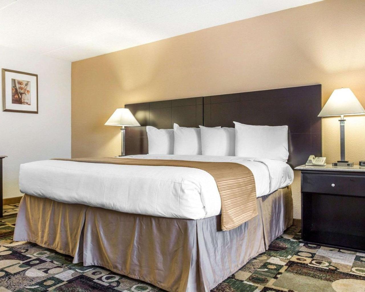 Quality Inn & Suites Coliseum Greensboro Exteriör bild